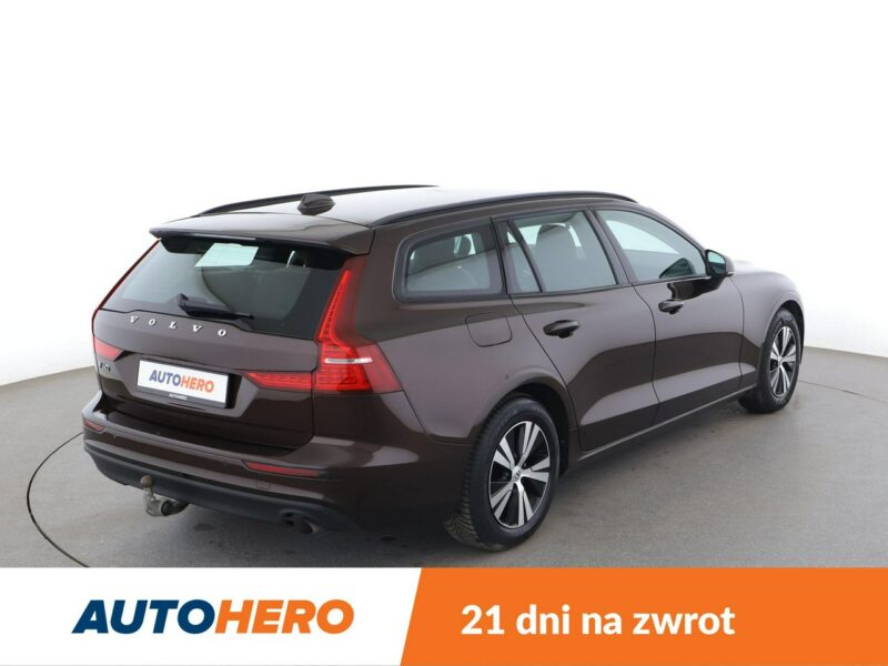 Volvo V60 FV23 2.0d Momentum Klimatronik Tempomat Navi Skóra Kamera Lampy LED II (2018-)