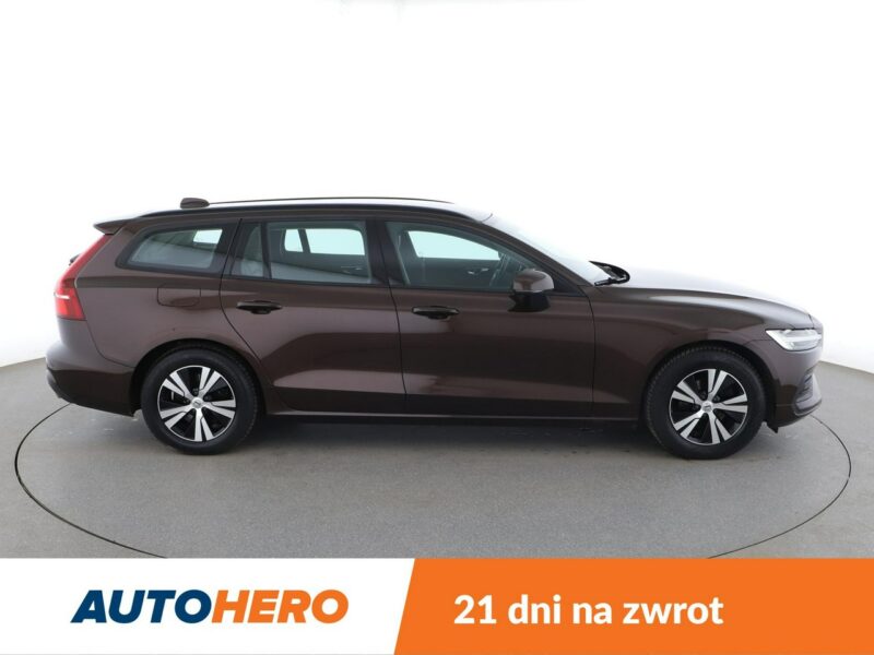 Volvo V60 FV23 2.0d Momentum Klimatronik Tempomat Navi Skóra Kamera Lampy LED II (2018-)