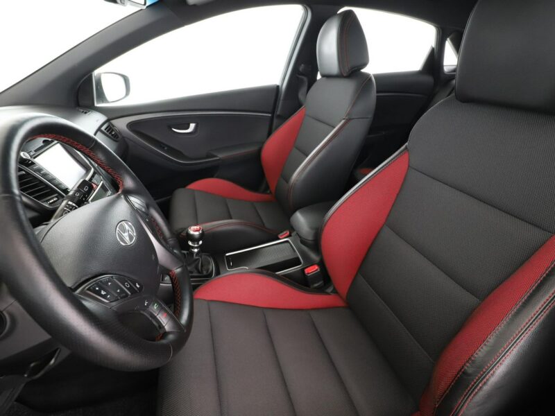 Hyundai i30 bi-xenon navi klima auto el. sterowane i grzane fotele kamera II (2012 - 2016)