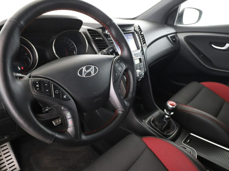 Hyundai i30 bi-xenon navi klima auto el. sterowane i grzane fotele kamera II (2012 - 2016)