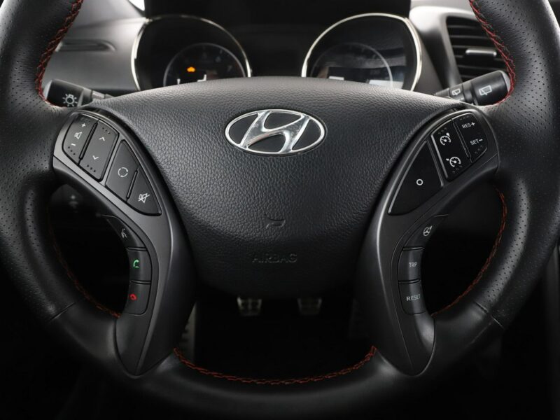 Hyundai i30 bi-xenon navi klima auto el. sterowane i grzane fotele kamera II (2012 - 2016)
