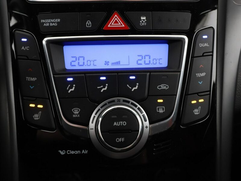 Hyundai i30 bi-xenon navi klima auto el. sterowane i grzane fotele kamera II (2012 - 2016)