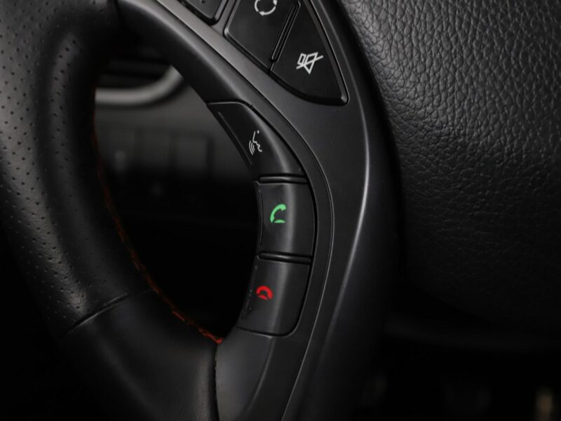 Hyundai i30 bi-xenon navi klima auto el. sterowane i grzane fotele kamera II (2012 - 2016)