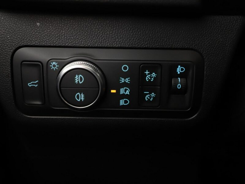 Ford Kuga navi full LED grzane fotele i kanapa czujniki parkowania klima auto III (2019-)