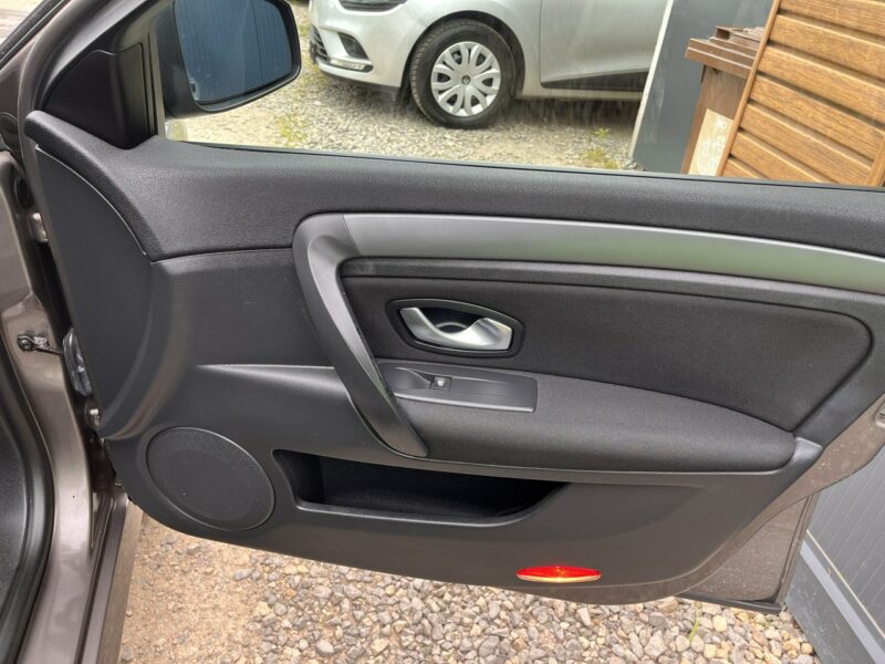 Renault Laguna 2.0 1wł Climatronic Grzane Fotele 6biegów Stan BDb Bezwypadk Opłacona III (2007-)