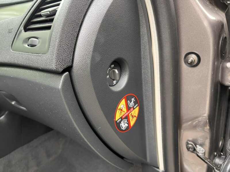 Renault Laguna 2.0 1wł Climatronic Grzane Fotele 6biegów Stan BDb Bezwypadk Opłacona III (2007-)