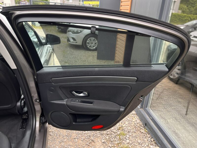 Renault Laguna 2.0 1wł Climatronic Grzane Fotele 6biegów Stan BDb Bezwypadk Opłacona III (2007-)