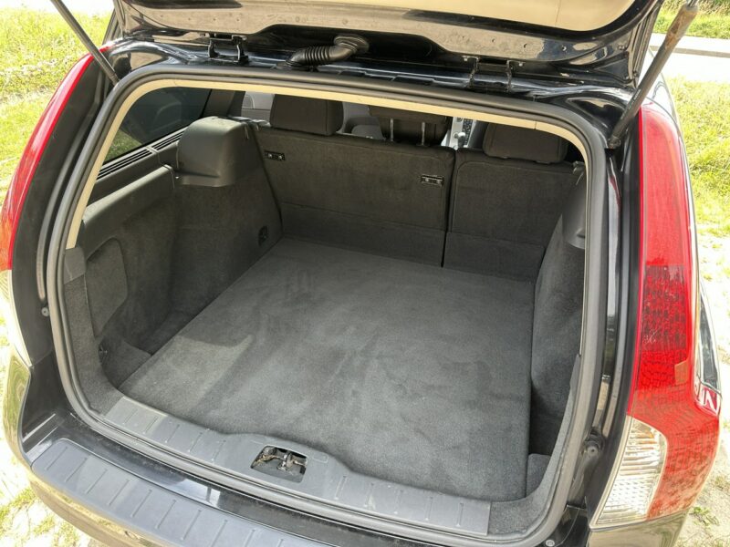 Volvo V50 Klimatronik, po liftingu ,Bluetooth, nawigacja z pilotem, parktronik I (2004-2007)
