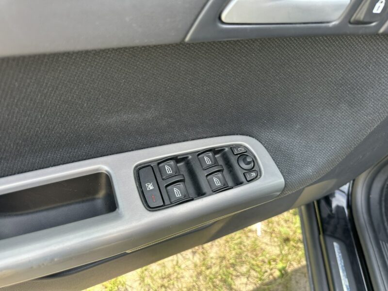 Volvo V50 Klimatronik, po liftingu ,Bluetooth, nawigacja z pilotem, parktronik I (2004-2007)