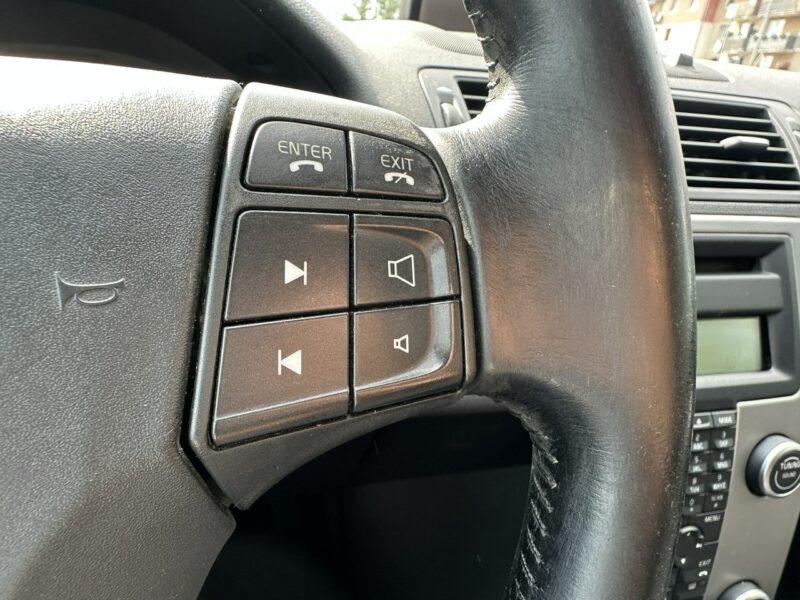 Volvo V50 Klimatronik, po liftingu ,Bluetooth, nawigacja z pilotem, parktronik I (2004-2007)