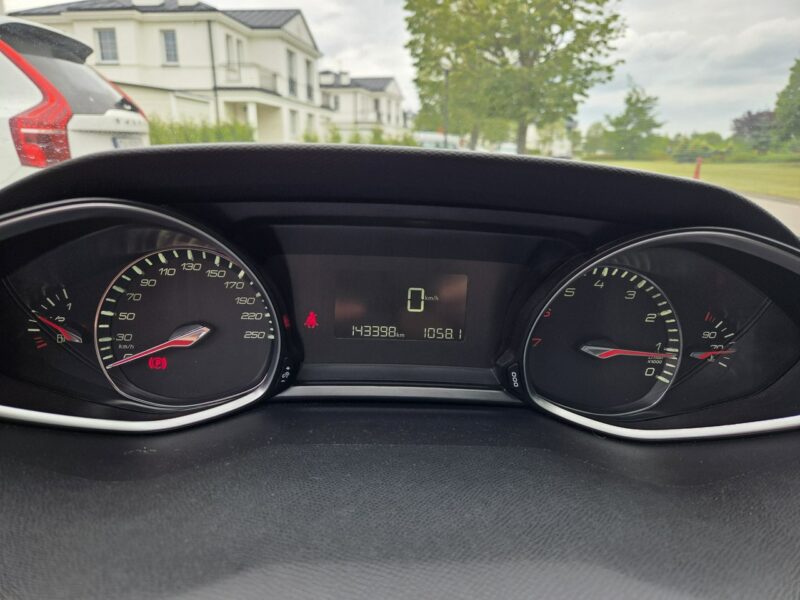 Peugeot 308 Allure / Ledy / Panorama / Kamera / Bezwypadkowa / Gwarancja na rok ! T9 (2014-2021)