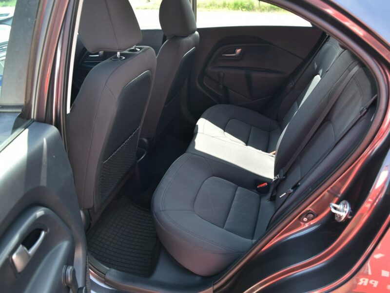 Kia Rio 1.2 GAZ 85KM 2015r. Klima Alufelgi Czujniki podgrz. fotele isofix III (2011-)