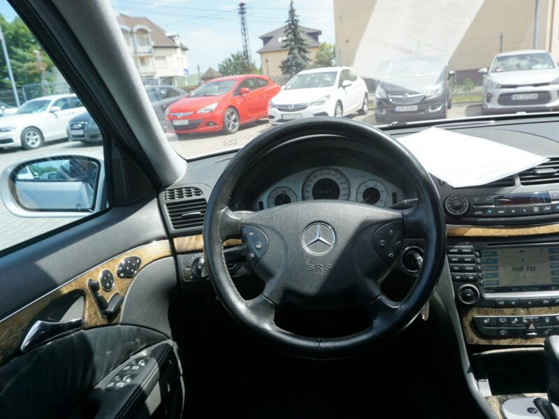 Mercedes E 320 zarejestrowany , ubezpieczony W211 (2002-2009)