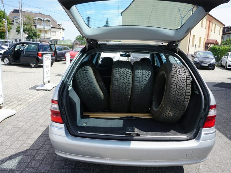 Mercedes E 320 zarejestrowany , ubezpieczony W211 (2002-2009)