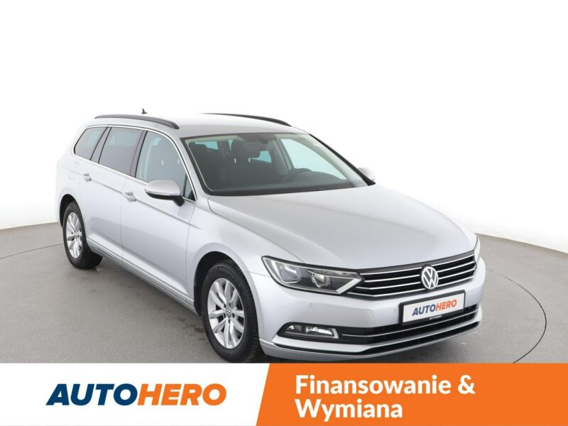 Volkswagen Passat DSG navi klima auto (3 strefy) czujniki parkowania grzane fotele B8 (2014-2023)