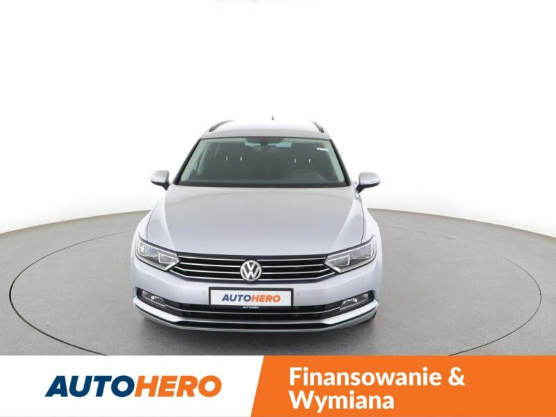 Volkswagen Passat DSG navi klima auto (3 strefy) czujniki parkowania grzane fotele B8 (2014-2023)