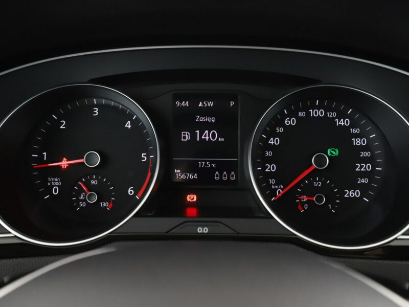 Volkswagen Passat DSG navi klima auto (3 strefy) czujniki parkowania grzane fotele B8 (2014-2023)