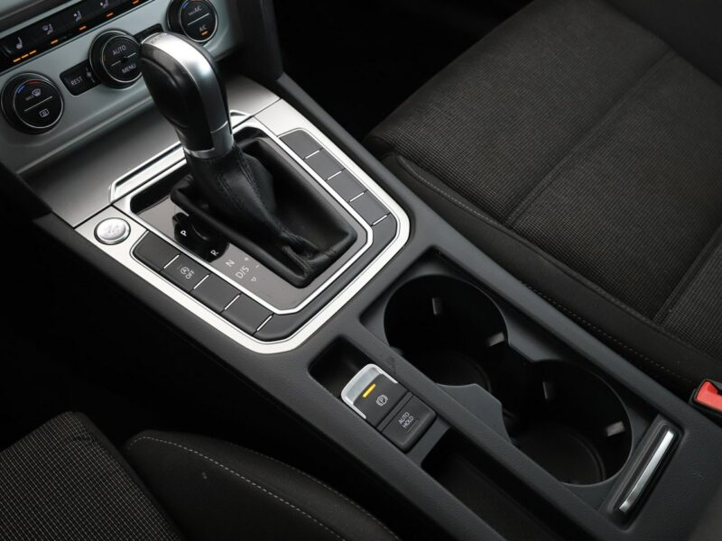 Volkswagen Passat DSG navi klima auto (3 strefy) czujniki parkowania grzane fotele B8 (2014-2023)