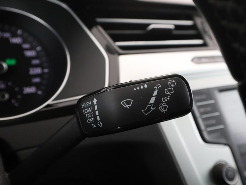 Volkswagen Passat DSG navi klima auto (3 strefy) czujniki parkowania grzane fotele B8 (2014-2023)
