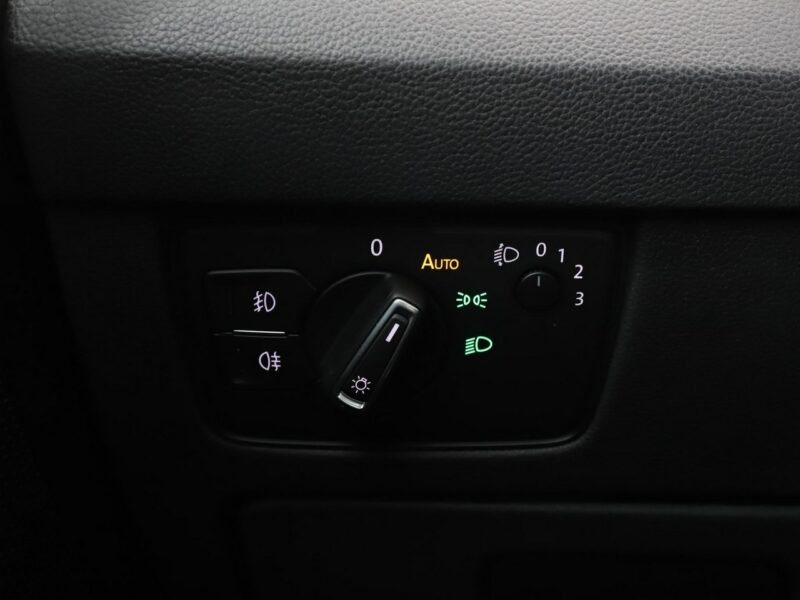 Volkswagen Passat DSG navi klima auto (3 strefy) czujniki parkowania grzane fotele B8 (2014-2023)