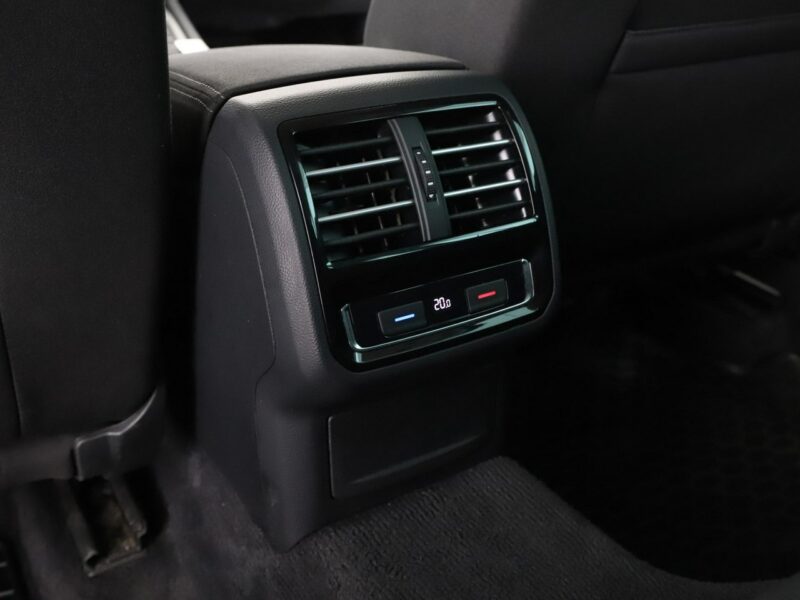 Volkswagen Passat DSG navi klima auto (3 strefy) czujniki parkowania grzane fotele B8 (2014-2023)