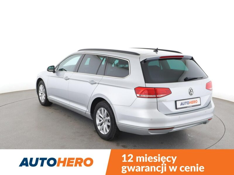 Volkswagen Passat DSG navi klima auto (3 strefy) czujniki parkowania grzane fotele B8 (2014-2023)