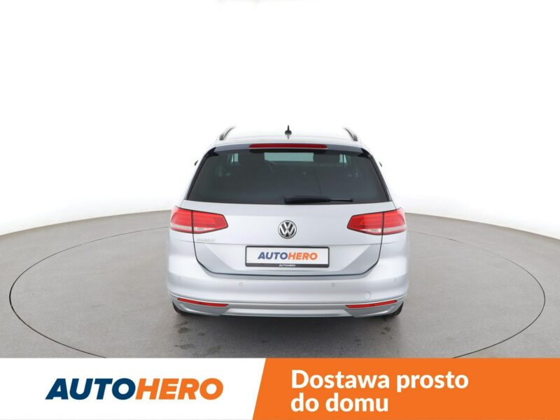 Volkswagen Passat DSG navi klima auto (3 strefy) czujniki parkowania grzane fotele B8 (2014-2023)