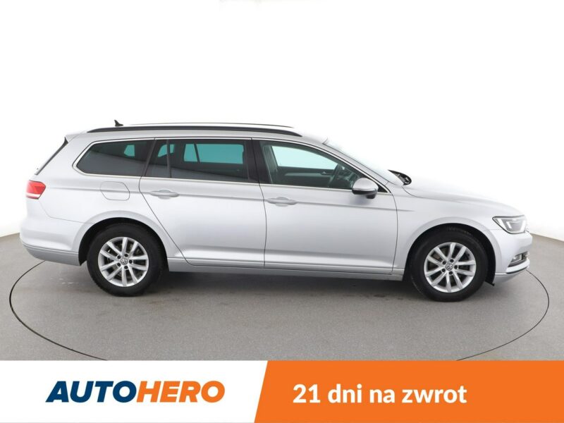 Volkswagen Passat DSG navi klima auto (3 strefy) czujniki parkowania grzane fotele B8 (2014-2023)