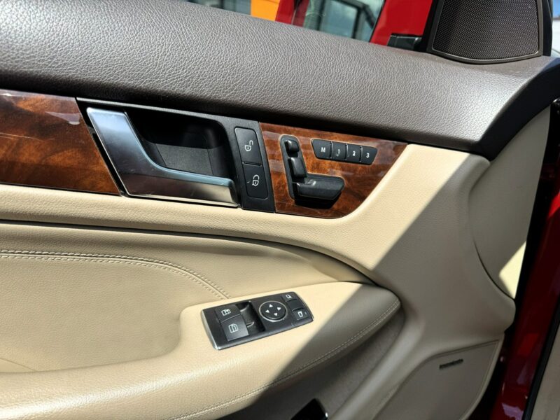 Mercedes C 250 Kamera cofania, Podgrzewane fotele, Panorama dach otwierana, LED W204 (2007-2014)