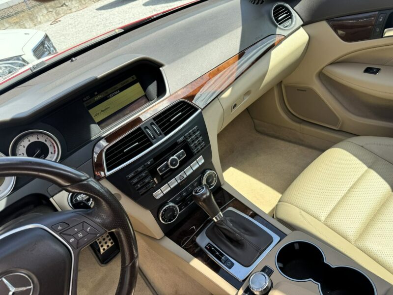 Mercedes C 250 Kamera cofania, Podgrzewane fotele, Panorama dach otwierana, LED W204 (2007-2014)
