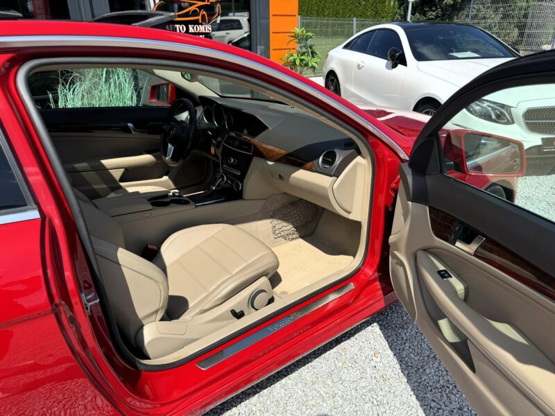 Mercedes C 250 Kamera cofania, Podgrzewane fotele, Panorama dach otwierana, LED W204 (2007-2014)