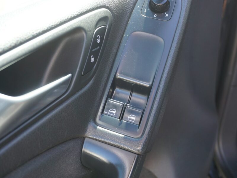 Volkswagen Golf w bardzo dobrej kondycji mechanicznej i lakierniczej, 5 drzwi, klima, VI (2008-2012)
