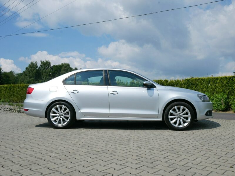 Volkswagen Jetta 1.6TDI 140KM [Eu5] Sedan Comfrotline - Automat DSG 7b. -Zobacz A6 (2010-)