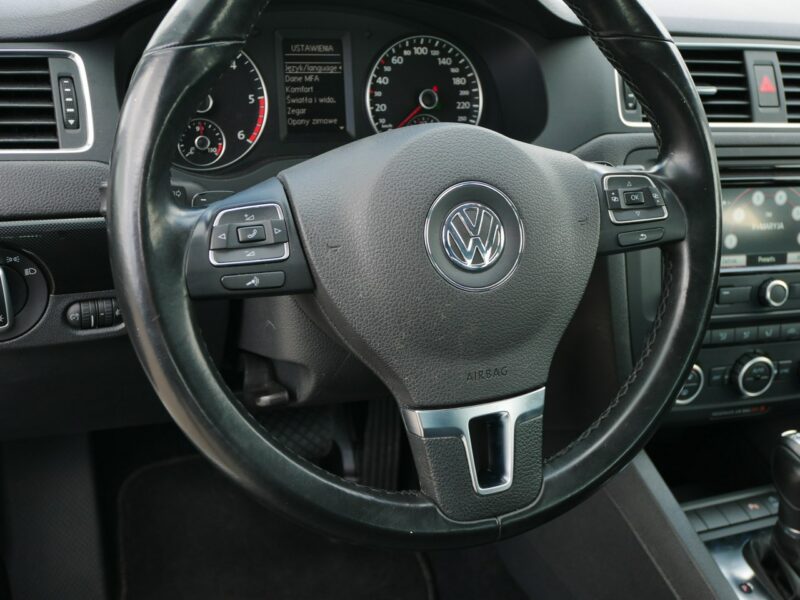 Volkswagen Jetta 1.6TDI 140KM [Eu5] Sedan Comfrotline - Automat DSG 7b. -Zobacz A6 (2010-)