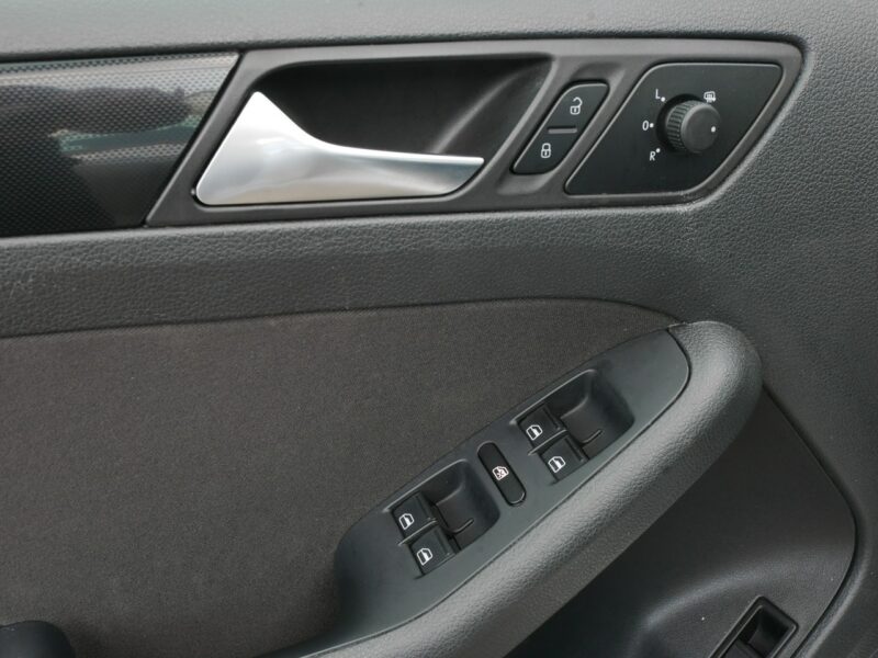Volkswagen Jetta 1.6TDI 140KM [Eu5] Sedan Comfrotline - Automat DSG 7b. -Zobacz A6 (2010-)