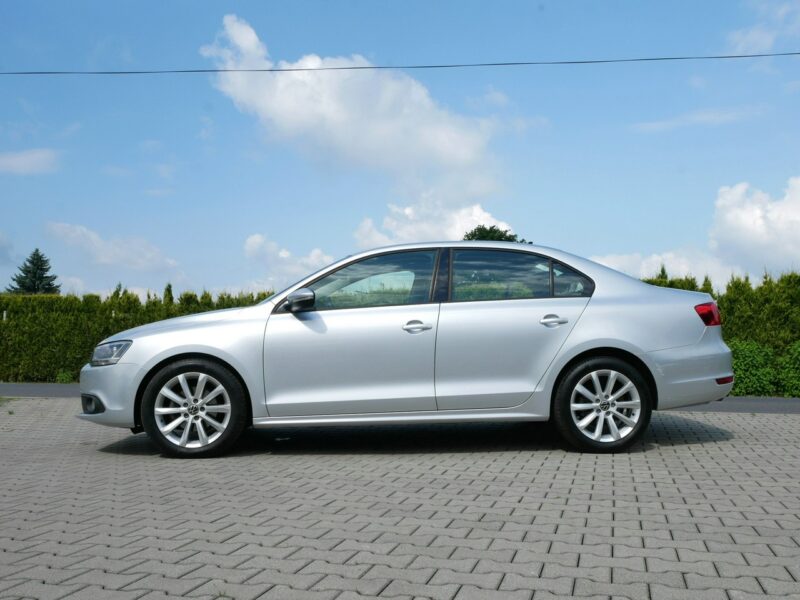 Volkswagen Jetta 1.6TDI 140KM [Eu5] Sedan Comfrotline - Automat DSG 7b. -Zobacz A6 (2010-)