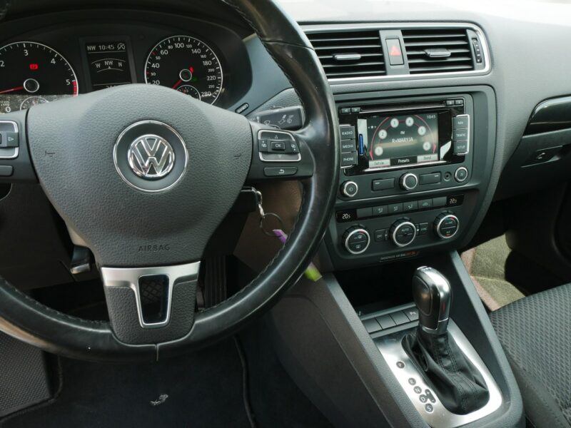 Volkswagen Jetta 1.6TDI 140KM [Eu5] Sedan Comfrotline - Automat DSG 7b. -Zobacz A6 (2010-)