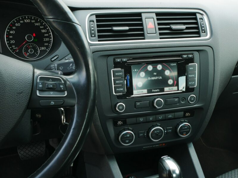 Volkswagen Jetta 1.6TDI 140KM [Eu5] Sedan Comfrotline - Automat DSG 7b. -Zobacz A6 (2010-)