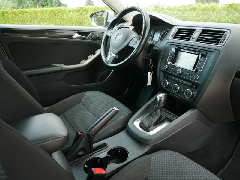 Volkswagen Jetta 1.6TDI 140KM [Eu5] Sedan Comfrotline - Automat DSG 7b. -Zobacz A6 (2010-)