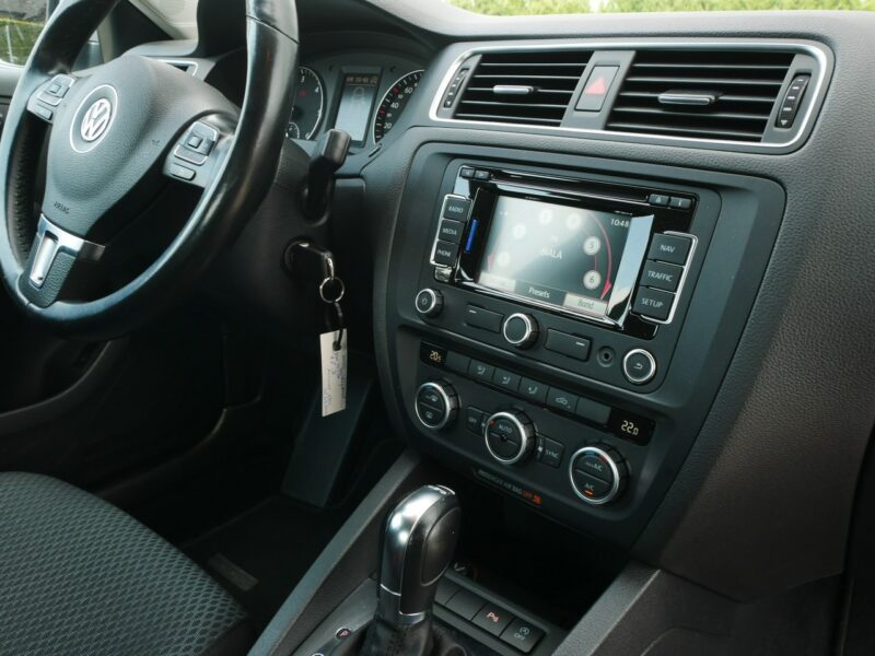 Volkswagen Jetta 1.6TDI 140KM [Eu5] Sedan Comfrotline - Automat DSG 7b. -Zobacz A6 (2010-)