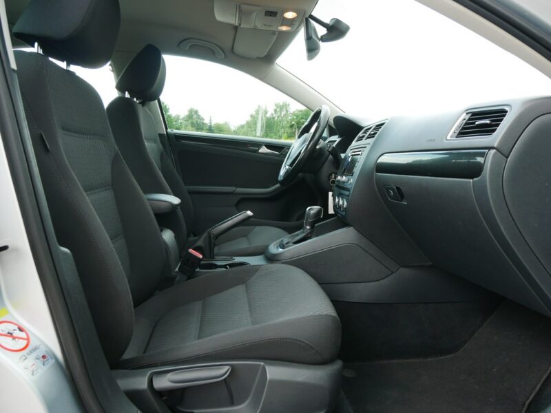 Volkswagen Jetta 1.6TDI 140KM [Eu5] Sedan Comfrotline - Automat DSG 7b. -Zobacz A6 (2010-)