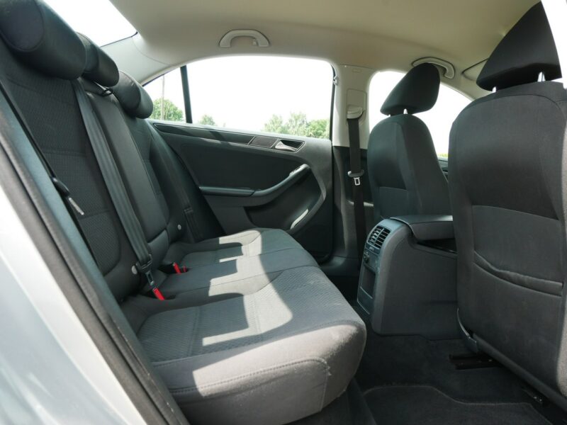 Volkswagen Jetta 1.6TDI 140KM [Eu5] Sedan Comfrotline - Automat DSG 7b. -Zobacz A6 (2010-)