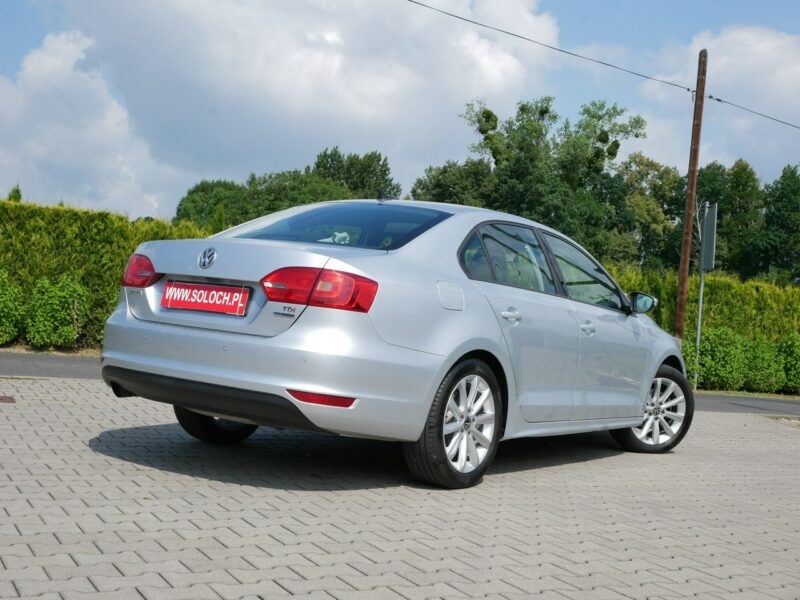 Volkswagen Jetta 1.6TDI 140KM [Eu5] Sedan Comfrotline - Automat DSG 7b. -Zobacz A6 (2010-)