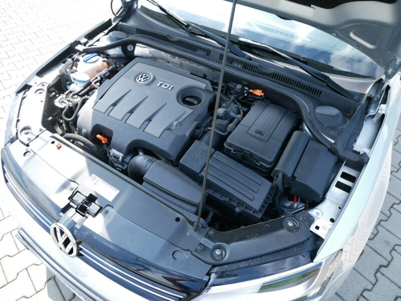 Volkswagen Jetta 1.6TDI 140KM [Eu5] Sedan Comfrotline - Automat DSG 7b. -Zobacz A6 (2010-)