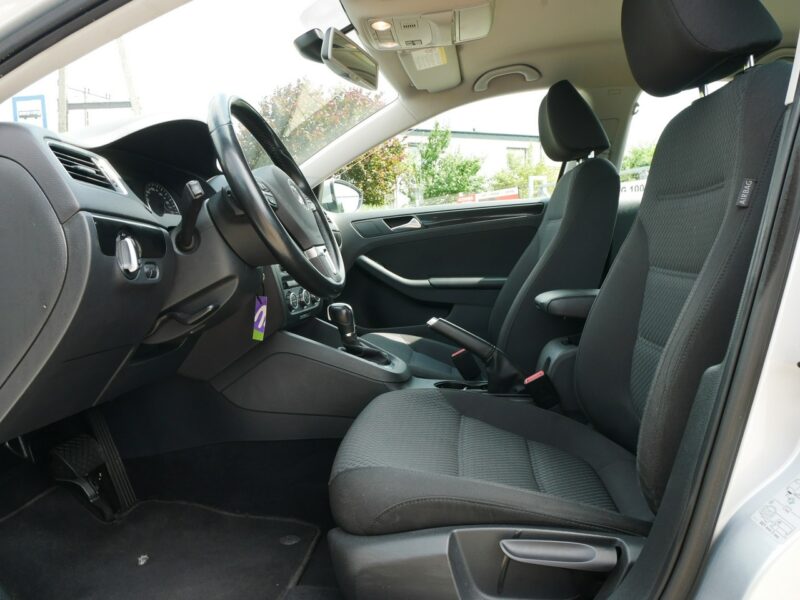 Volkswagen Jetta 1.6TDI 140KM [Eu5] Sedan Comfrotline - Automat DSG 7b. -Zobacz A6 (2010-)