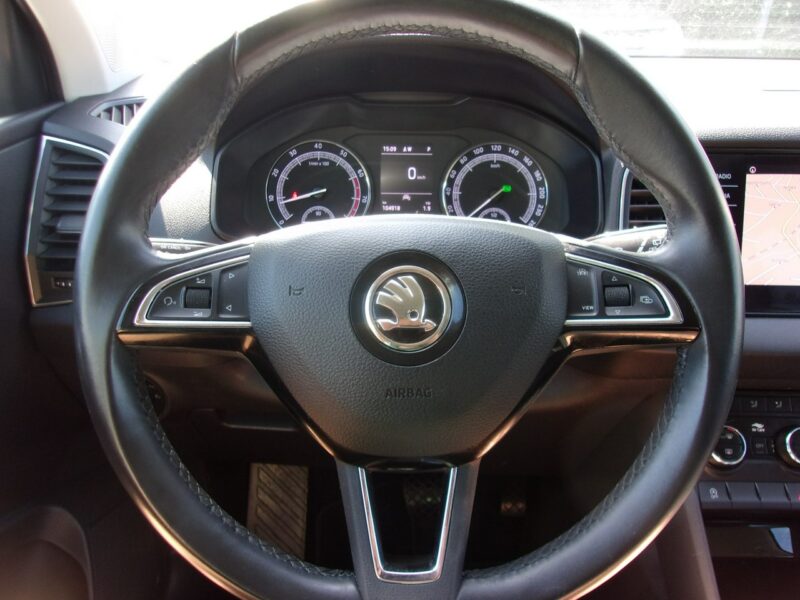 Škoda Karoq Klimatronic 2-strefowy, Nawigacja, PDC, Kamera cofania, Półskóra