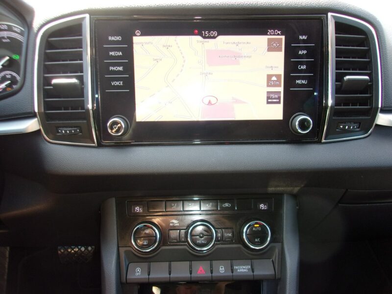 Škoda Karoq Klimatronic 2-strefowy, Nawigacja, PDC, Kamera cofania, Półskóra