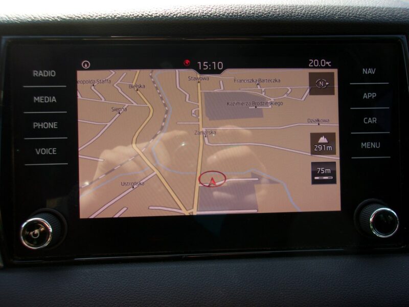 Škoda Karoq Klimatronic 2-strefowy, Nawigacja, PDC, Kamera cofania, Półskóra