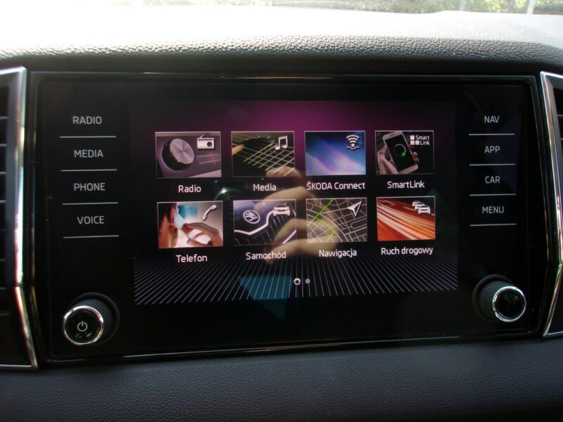 Škoda Karoq Klimatronic 2-strefowy, Nawigacja, PDC, Kamera cofania, Półskóra