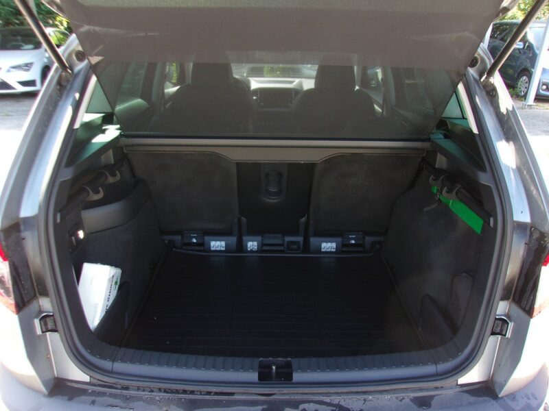 Škoda Karoq Klimatronic 2-strefowy, Nawigacja, PDC, Kamera cofania, Półskóra